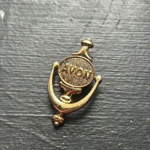 Avon calling Representive Gold tone Door Knocker Brooch Lapel Pin vintage
